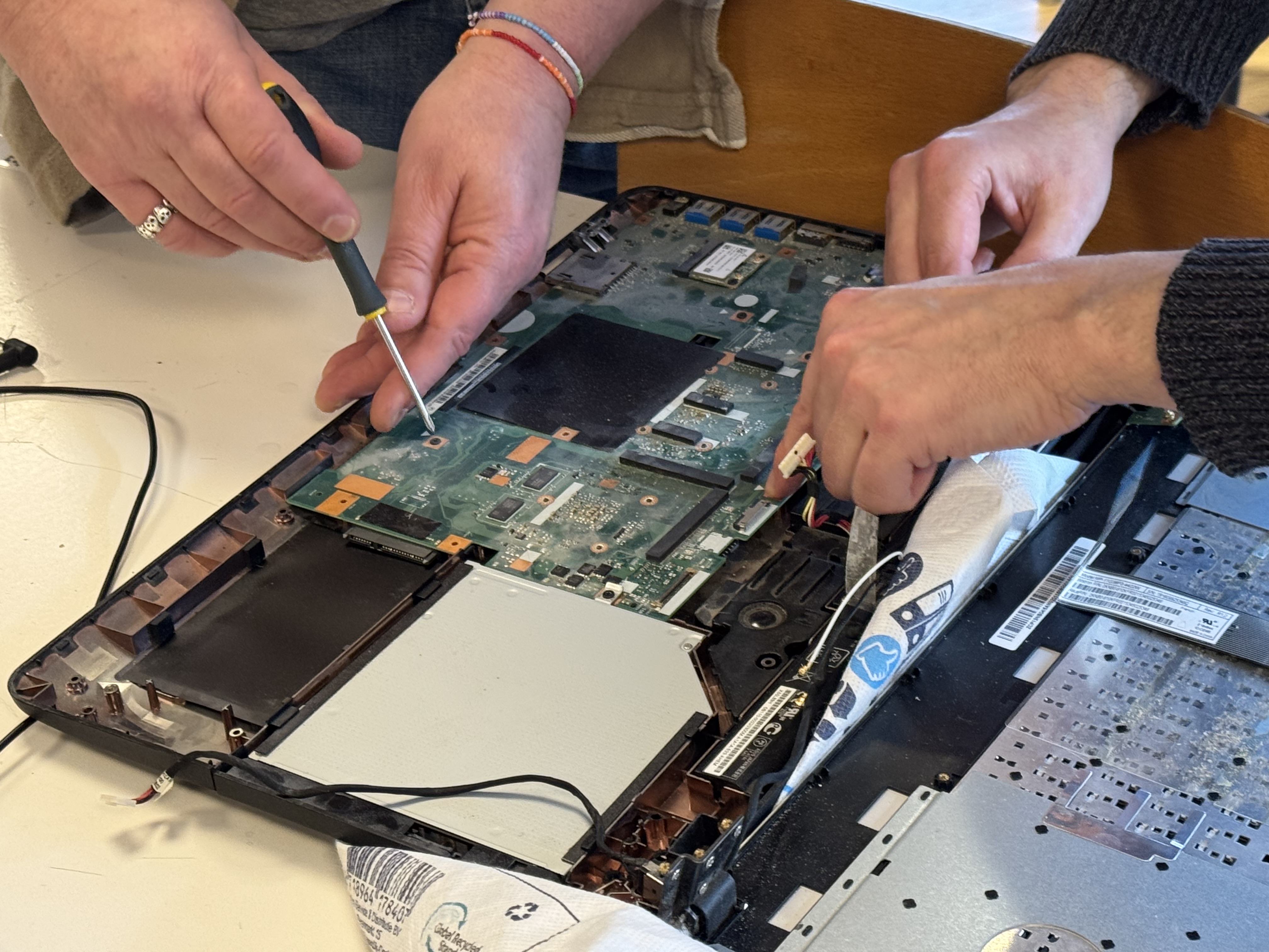 Réparation de la carte mère d'un ordinateur portable